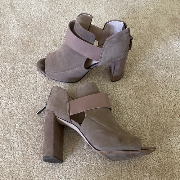 Louise et Cie (Vince Camuto) - open toe booties. - Picture 3 of 6